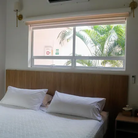Habitación en casa particular De Lujo Con Piscina Y Jacuzzi En Crespo - 2 *